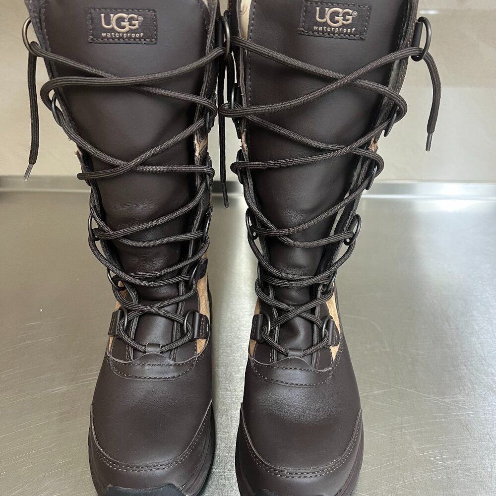 UGG Atlason Women Boot Size 8, UK 6.5, EU 39
